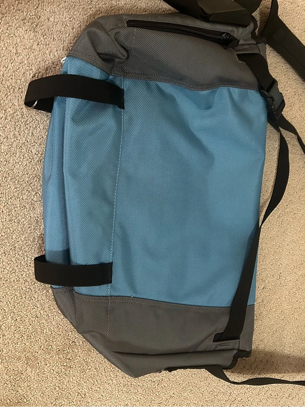 Nike sporty messenger